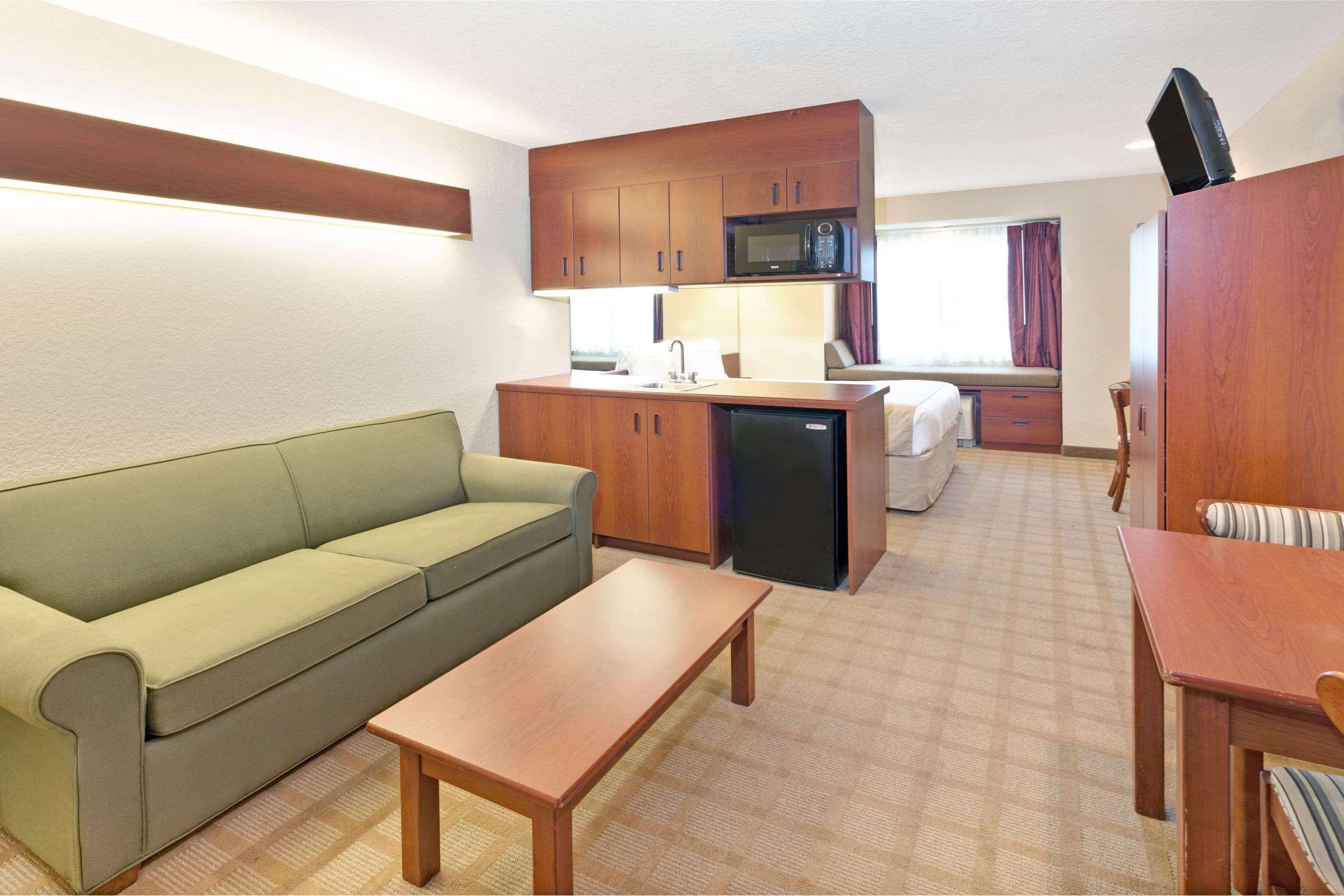 Microtel & By Wyndham 2*